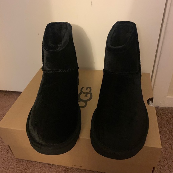 NIB UGG Classic Mini Boots - Picture 2 of 6
